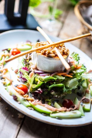 Ensalada de queso de cabra