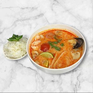 Том ям с морепродуктами 