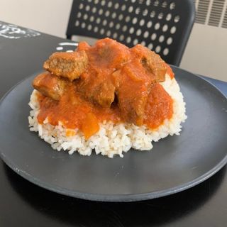 White rice, stew and plantain