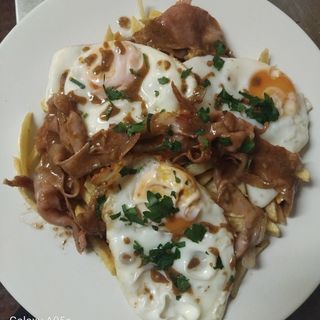 Ovos Rotos à Tradição 