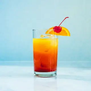 Cóctel Tequila Sunrise