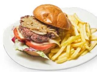 Hamburguesa casera con patatas