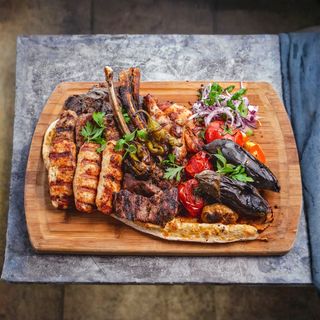 plats steak de bœuf  + frite + salade + soda