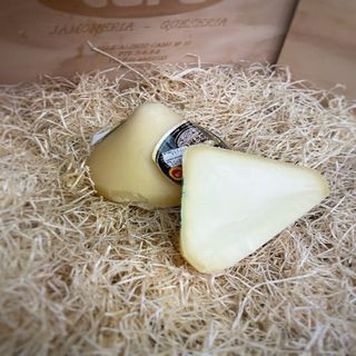 Queso Tetilla 400 Gr Aprox (Media Pieza)