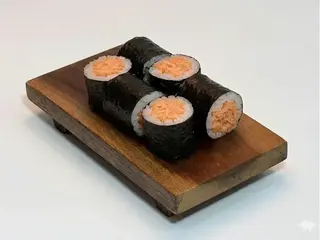 Hosomaki z pieczonym łososiem (170g)