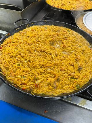 Paella  De Mariscos, Mixta o Verdura (2 personas)