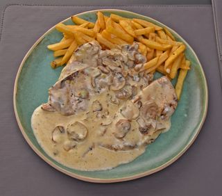 Piletina sa šampinjonima 350gr