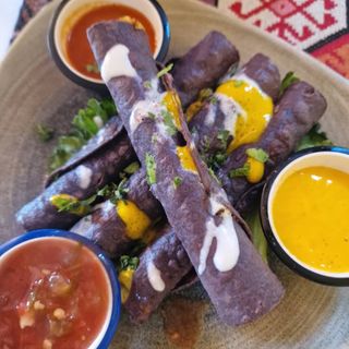 Flautas De Jamón Y Queso