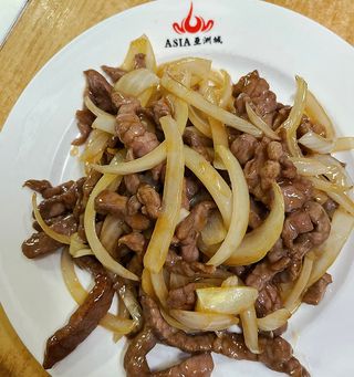 67. Ternera Con Cebolla