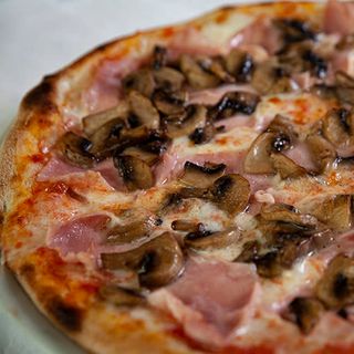 Pizza jamón y setas