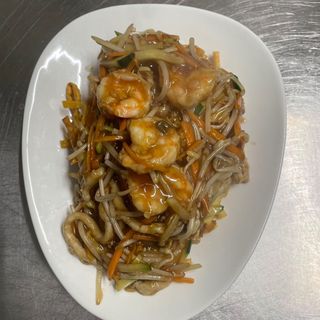 015. Spaghetti croccante con gamberi, carne e verdure