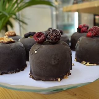 Bombón Helado de nata con corazón de frutos rojos