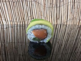 Roll Avocado Sake Cheese