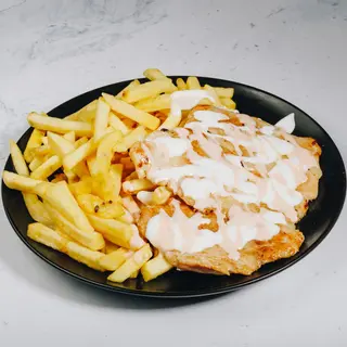 Pileća prsa na žaru sa pomfritom