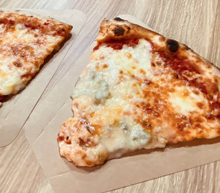 Pizza De Cuatro Quesos (33 Cm.)