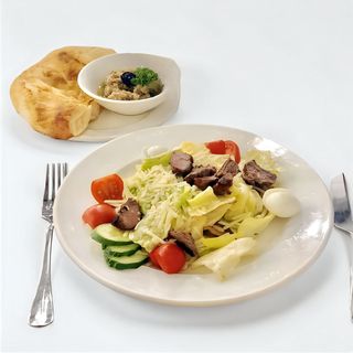 Мангал салатаси з яловичиною на грилi