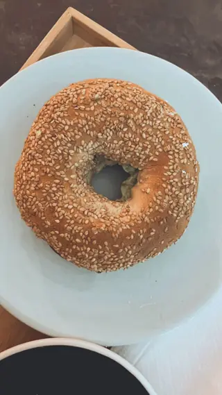 Bagel Aguacate Y Queso Feta