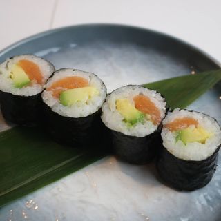 Maki  De Salmón Y Aguacate (8 Uds.)