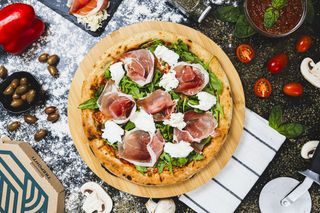 Pizza Crudo con Bufalla