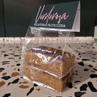 Torta di carote e nocciole