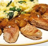 Свинско бон филе с манатарки (300г)