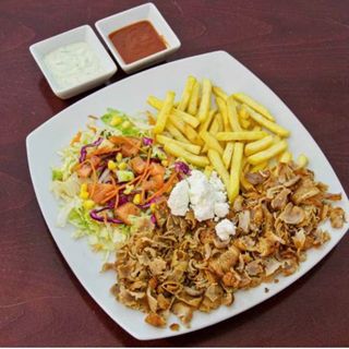 Plato De Kebab Y Patatas