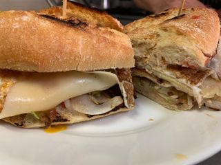 Bocadillo Especial Garcia's De Pollo (Grande)