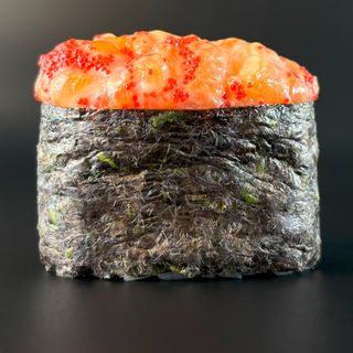 Гункан лосось (44г)