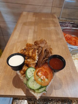 Kebab w bułce samo mięso