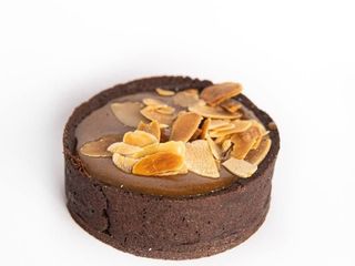 Тарта мигдалева з карамеллю