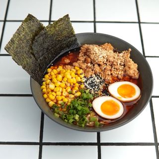 Гострий шіо рамен з карі куркою