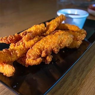 Stick De Pollo Con Salsa De Chili Sauce (Ración)