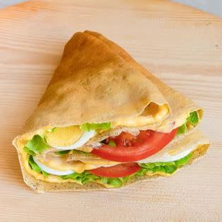 Crepe con pomodoro, mozzarella e olive