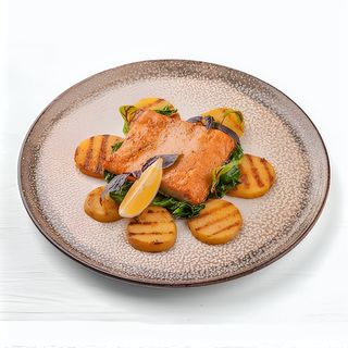 Стейк из форели на подушке из шпината и картошки (250/60гр)