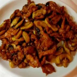 Pollo Con Champiñones