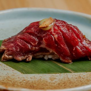 Nigiri polędwica wołowa tataki 1 szt.