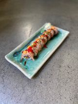 56) Salmón spicy mango roll