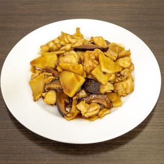 C17. Porco com bambu e cogumelos chineses