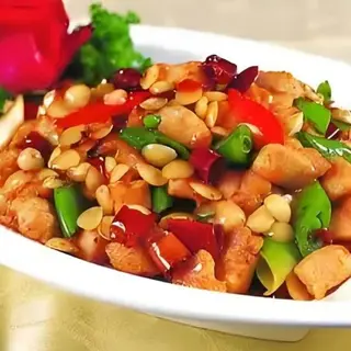 109. Pollo con almendra de wok