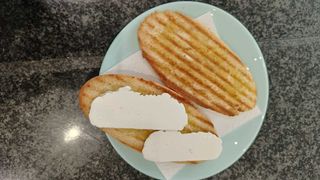 1/2 Bocadillo Frío De Queso Blanco