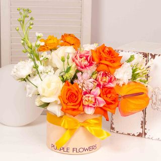 Cutie cu trandafiri si anthurium