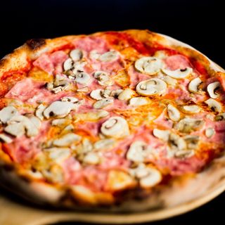 Pizza Prosciutto & funghi 100cm x 35cm