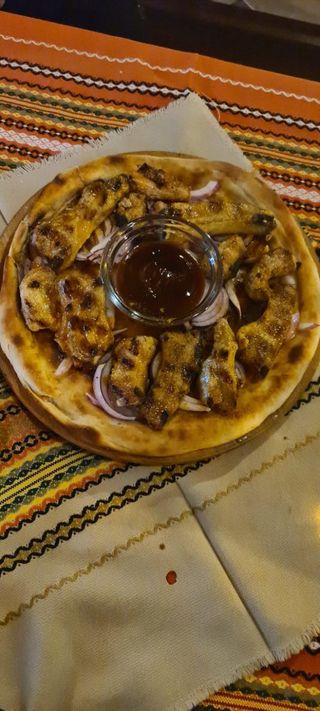 Свински ребърца върху канапе от пърленка (400г)