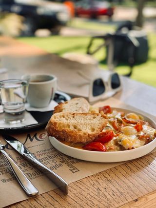 Dejun cu ouă de prepeliță