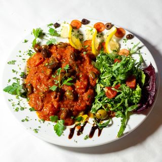 Polpette di manzo alla romana con salsa pomodoro