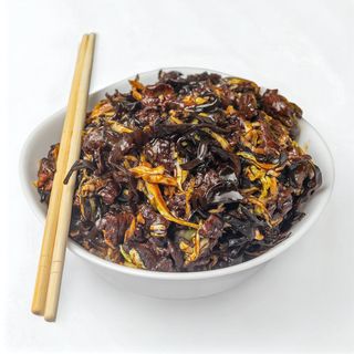 Svinjetina sa kineskim kupusom i kineskim pečurkama