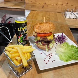 Menu Bomba Burger