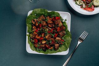 ხბოს ხორცი ბოსტნეულით