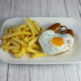 Alheira com ovo e batata frita