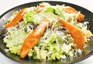 Салата Цезар с хрупкаво пиле - 300гр